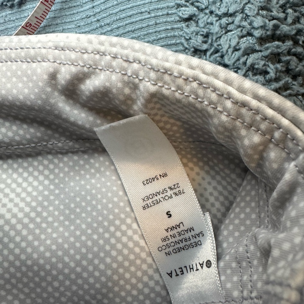 Athleta Women's Ultimate Stash Pocket Printed Capri leggings - Picture 8 of 8